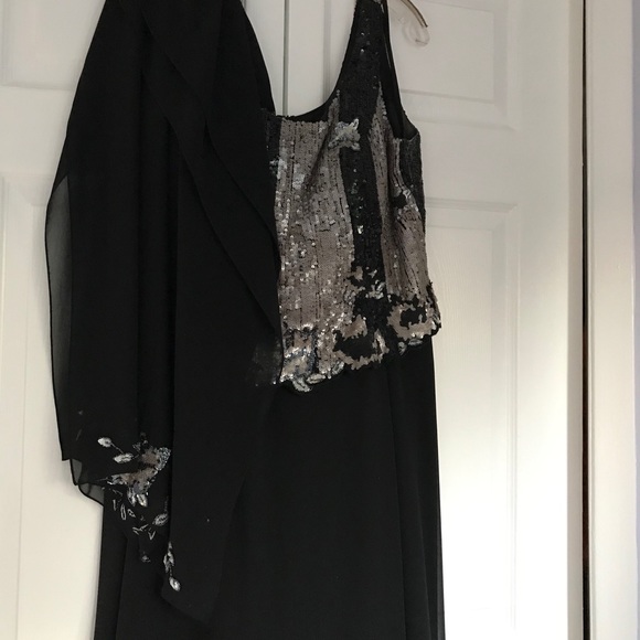 Beaded Gown size 18 - Picture 14 of 15